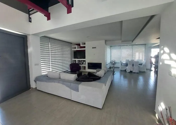 Vila Antonia - Christina *